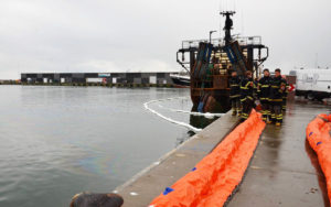 Flydespærring brugt ved havnen