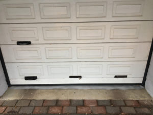 Lukket garage med underlag