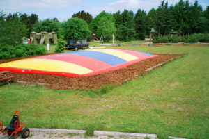 Regnbuefarvet hoppepude