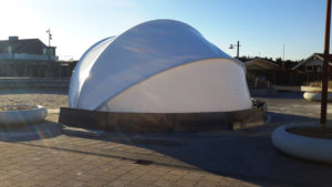 Scene kaleche - fra siden med tekst