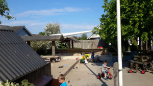 Sejloverdækning i Hemmet børnhave fra siden
