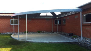 Terrasseoverdækning med jernkonstruktion - lige på